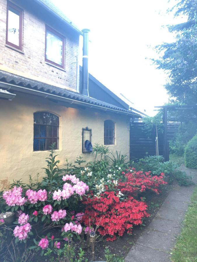 Retro Bolig - Fyldt Med Hygge! Ingen Luksus Apartment Kolind Bagian luar foto