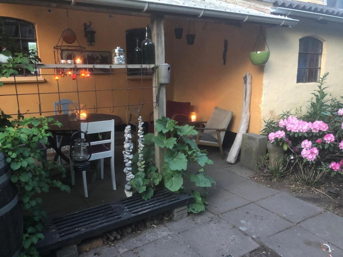 Retro Bolig - Fyldt Med Hygge! Ingen Luksus Apartment Kolind Bagian luar foto