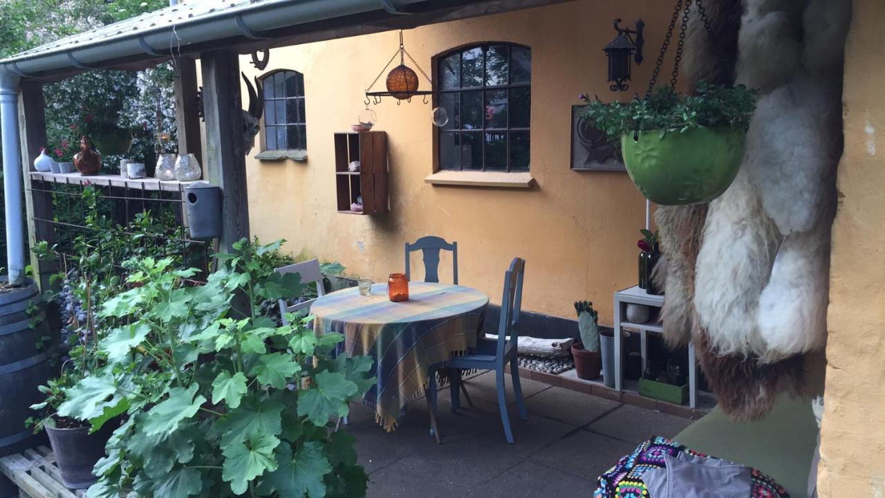 Retro Bolig - Fyldt Med Hygge! Ingen Luksus Apartment Kolind Bagian luar foto